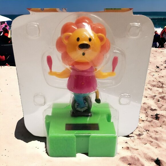 Hula Dancing Girl & Circus Lion Solar Powered Bobble Head Dashboard Decorations - Picture 2 of 14